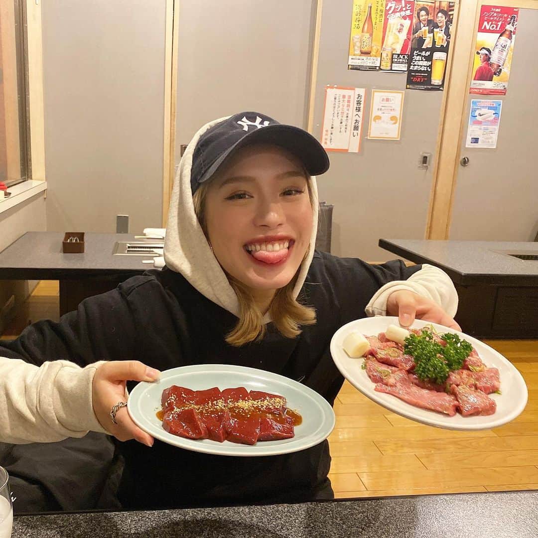 acaneのインスタグラム：「・ 少し前のお肉とあかね👵🏻🥩 まーーーーじ焼肉行きたすぎて 震えるときある(大袈裟)  明日は焼肉だーっっ！！！！！  #レバーしか勝たん #タンしか勝たん #ぽっちゃりがいる生活」