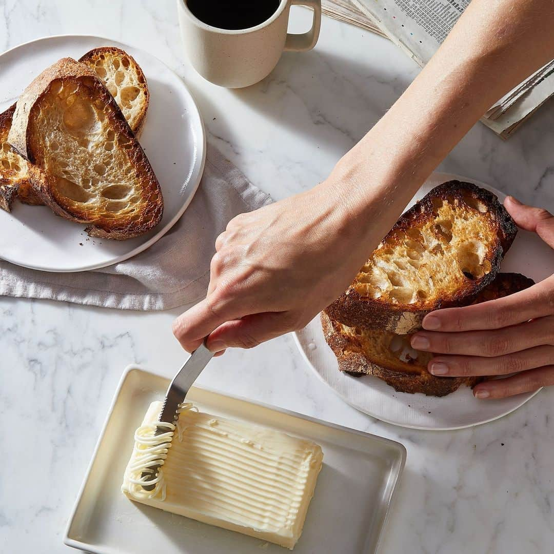 HGTVさんのインスタグラム写真 - (HGTVInstagram)「Attention, sleepyheads! 😴 If you want to stop hitting snooze, then you need to level-up your breakfast game. 🥞 While we can't promise that these gadgets will turn you into an early riser, they'll certainly make getting out of bed seem more enticing. ☕️⁠ ⁠ Find all of our favorite morning kitchen tools at the link in our bio, where you can click this image to shop the butter knife, a coffee alarm clock and more. 🛍🔝⁠ ⁠ #shopping #breakfast #earlybird #wakeup #goodmorning #riseandshine」1月12日 23時55分 - hgtv