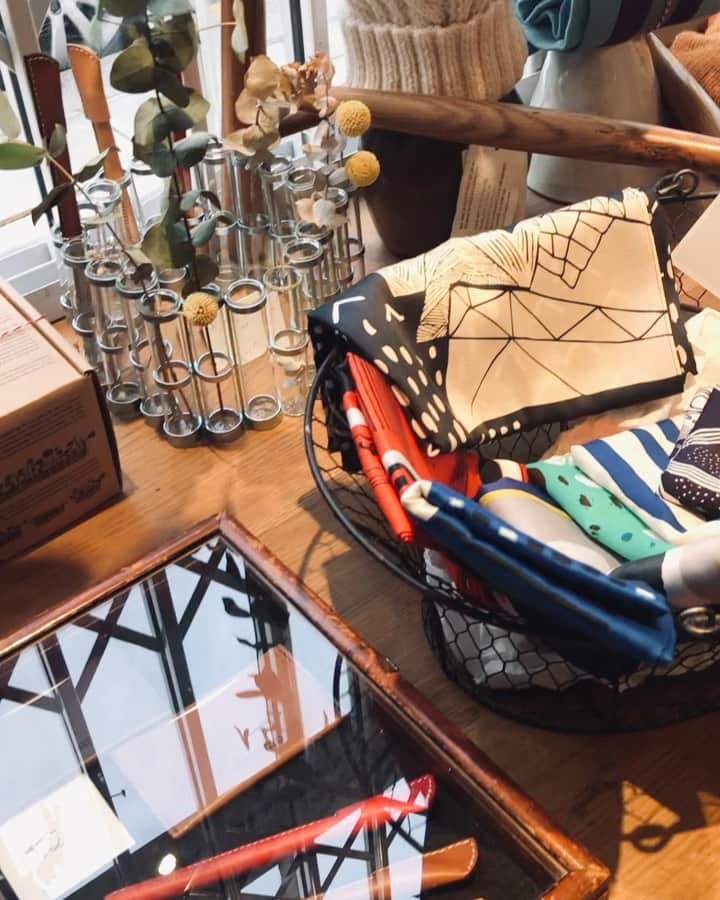 のインスタグラム：「Quick hello from shop👋Please get in touch if you saw any interesting product not on online store. I can send more information in individually 🥰💙#colenimo #columbiaroad #colenimoshop #madeinlondon」
