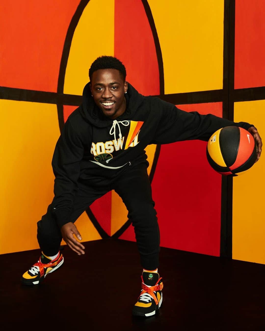 Foot Lockerのインスタグラム：「The Roswell fit.🚀 🏀  #Nike Rayguns collection lands 1/15!」