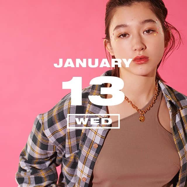 のインスタグラム：「1月13日『ステッカーデイ』。今日は童心に返って、あらゆるアイテムをステッカーでデコレイト！  NYLON.JPでは「365日、毎日がアニバーサリー」をテーマに、ファッショナブルでユニークなスタイリングを毎日提案しているよ！  http://www.nylon.jp/365  MODEL：NANAMI KEYES（TOMORROW）＠NANAMI_KEYES  #365anniversary #fashion #makeup #bomdiaeauty #style #今日は何の日 #make #nylonjapan #nylonjp #coordinated #coordinates #ootd #outfi #coordinate #photography #beautiful #photooftheday」