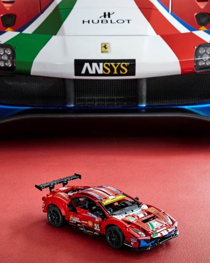 LEGOさんのインスタグラム写真 - (LEGOInstagram)「We took the new LEGO Technic Ferrari 488 GTE to the home of Ferrari in Maranello, Italy to meet the real thing...  #LEGO #LEGOTechnic #Ferrari #Ferrari488GTE #BuildforReal」1月13日 0時00分 - lego