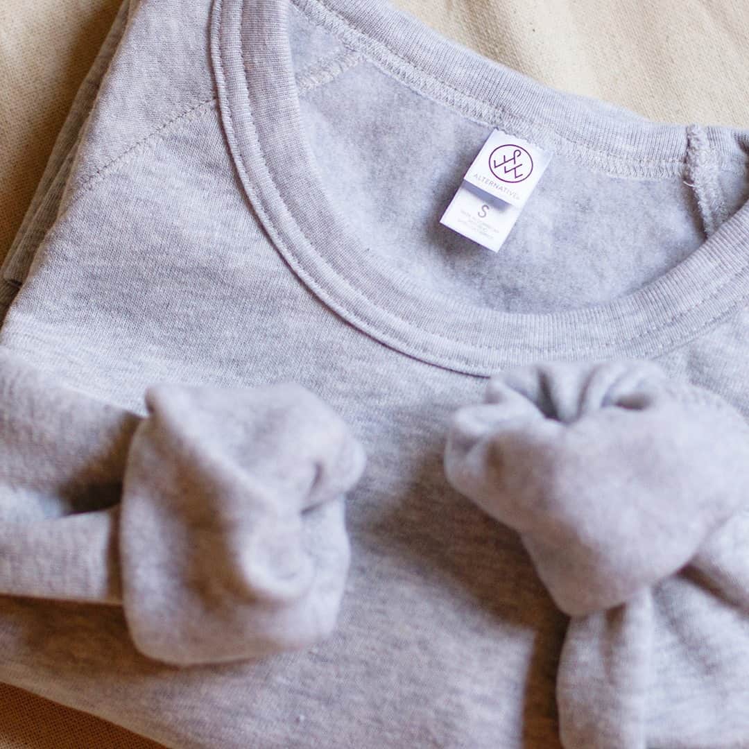 のインスタグラム：「Snuggling up with our favorite sweatshirt and a warm cup of coffee this AM. Who wants to join us? 🤗☕️ #WeAreAlternative . . . . #sustainablefashion #wfhstyle #sustianablestyle #eco #sweatshirt #sweats」