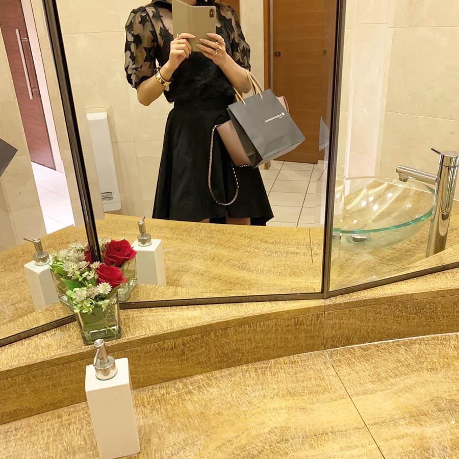 岡本麻佑のインスタグラム：「. お出かけしたぁ〜い😞💭💭💕」