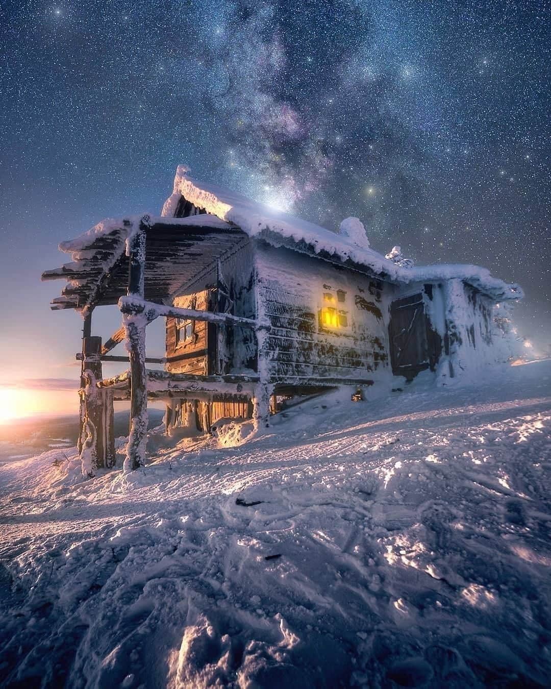 Discover Earthさんのインスタグラム写真 - (Discover EarthInstagram)「Santa's cabin 🎅 This little hut in Finland is really called Santa's cabin. Why? It was built for a movie about Santaclaus and it's part of the movie set.  #discoverfinland🇫🇮 with @ronishots  . . . .  #santaclaus  #santa  #christmastree  #xmas  #christmas  #finland  #helsinki  #suomi  #visitfinland  #visithelsinki  #thisisfinland  #ourfinland  #helsinkiofficial  #ig_finland  #myhelsinki  #luonto  #finland_photolovers  #finnishnature  #lovelyfinland  #visitfinlandjp  #discoverfinland  #フィンランド  #igershelsinki  #lapland  #finnishmoments  #igersfinland  #syksy  #kesä  #finnish」1月13日 0時30分 - discoverearth