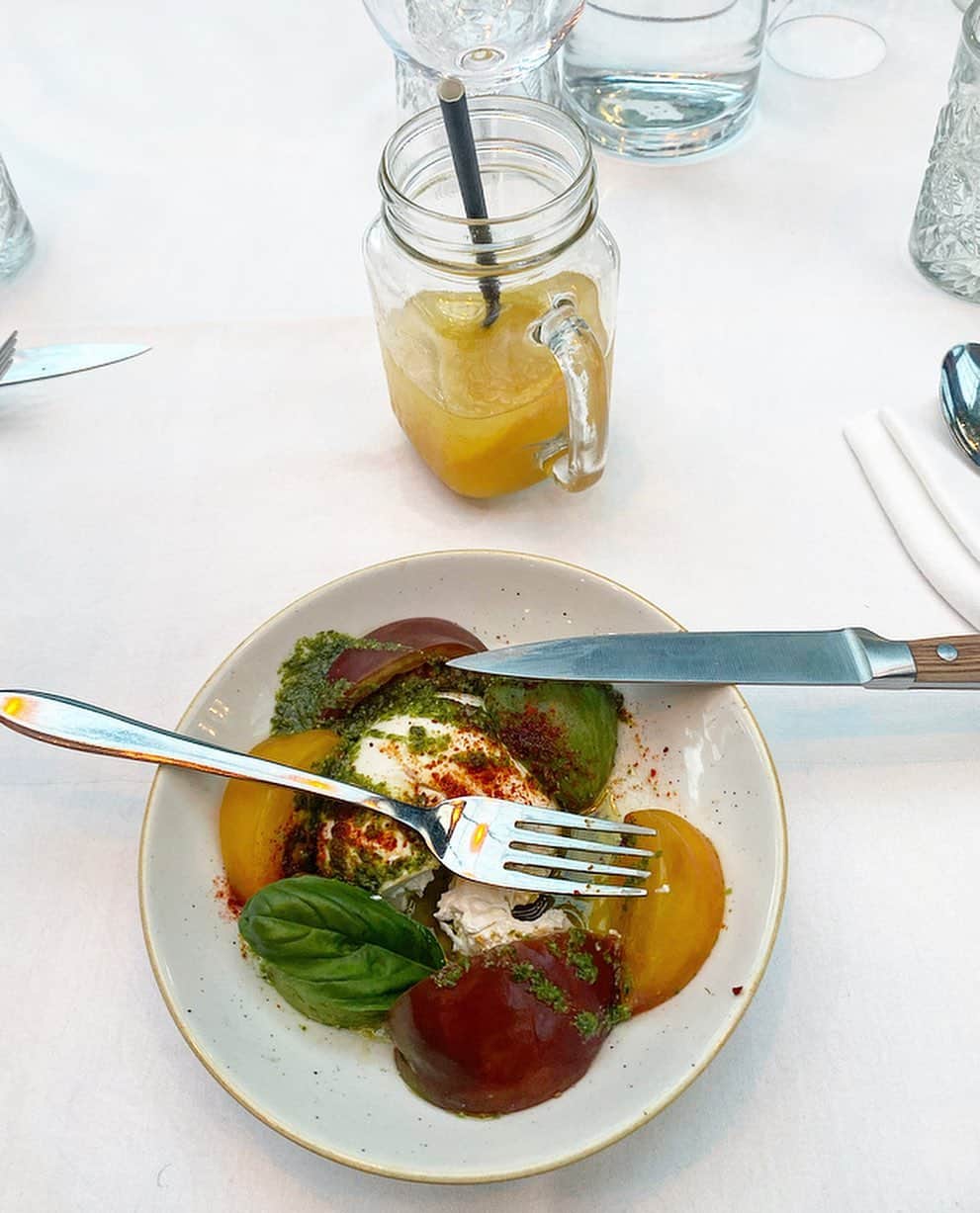 ステラ・アカクポのインスタグラム：「I want food and social life get back to normal pleaz ! Message from a lover of Parisian life 🥺😩💞   #food #foodstagram #foodphotography #foodlover #foodlover #foodstylist #foodie #foodlovers #foodpic #foodshare #foodstagram #foodshare #parisianstyle #paris #parisienne #parisianstyle #parisienne #parisfrance #parisianlife #parisianvibes」