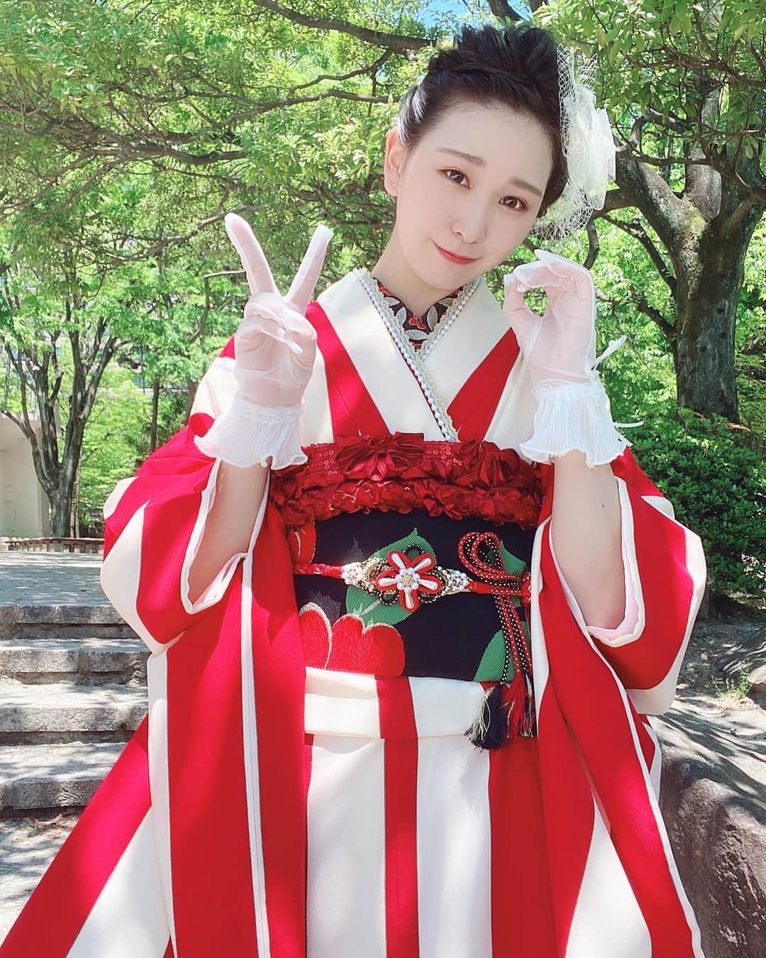 のインスタグラム：「✿ ふぅか ✿ ⋱⋰ ⋱⋰ ⋱⋰ ⋱⋰ ⋱⋰ ⋱⋰ ⋱⋰ ㊗️ 𓂃 ❁⃘𓈒𓏸成人、致しましたぁ𓍼  ♥️🤍振袖は完璧、個性派です 🤍♥️ －－－－－－－－－－ ハタチを迎えた1ヶ月後！ 5月の暖かい時期に前撮りをしました♡ －－－－－－－－－－ #成人式前撮り #成人式 #振袖 #紅白 #2021年  Dorothy Little Happy 栗村風香 ⋱⋰ ⋱⋰ ⋱⋰ ⋱⋰ ⋱⋰ ⋱⋰ ⋱⋰」