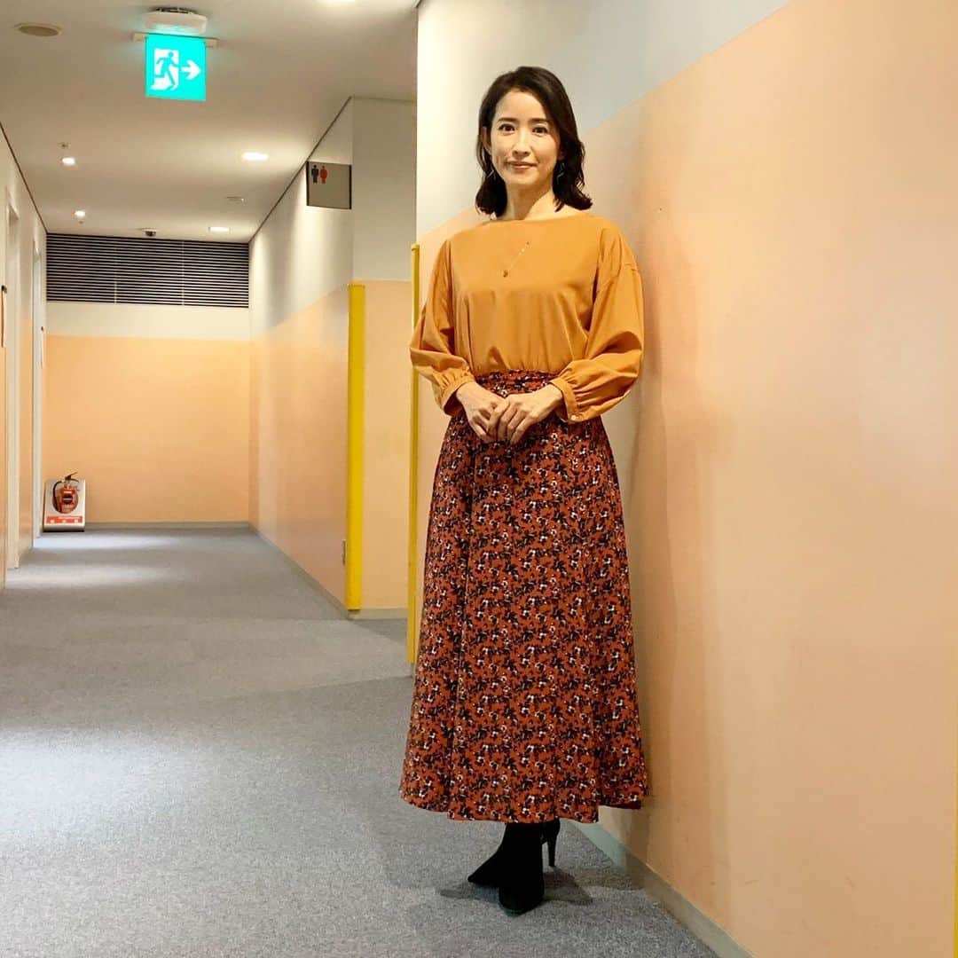 江口ともみさんのインスタグラム写真 - (江口ともみInstagram)「ゴゴスマ  its_international_official_ abiste_official  開運！なんでも鑑定団  its_international_official_ 7-IDconcept. IT'Sinternatural SIMPRICH  衣装紹介✨  #ゴゴスマ衣装 #開運なんでも鑑定団 衣装」1月13日 9時58分 - tomomin.eguchi