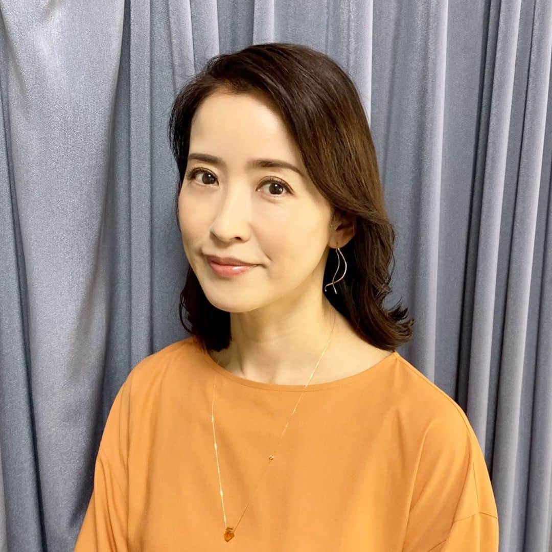 江口ともみさんのインスタグラム写真 - (江口ともみInstagram)「ゴゴスマ  its_international_official_ abiste_official  開運！なんでも鑑定団  its_international_official_ 7-IDconcept. IT'Sinternatural SIMPRICH  衣装紹介✨  #ゴゴスマ衣装 #開運なんでも鑑定団 衣装」1月13日 9時58分 - tomomin.eguchi