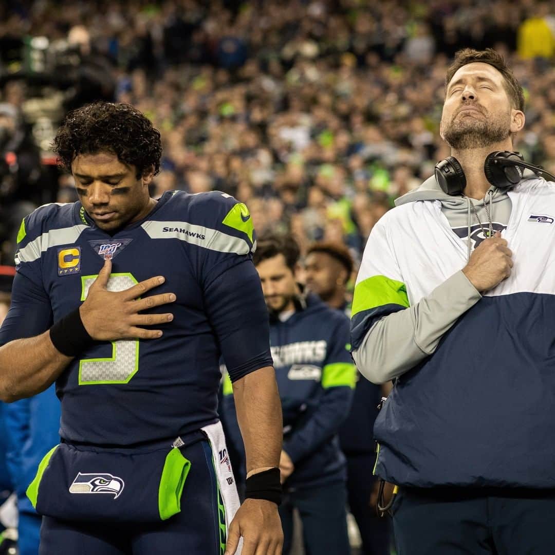 ラッセル・ウィルソンのインスタグラム：「Schotty... I’m grateful for how much you meant to me over the past three years. God blessed me with you, we won a lot of games, threw a lot of touchdowns and had a blast in meetings and our bible studies. The best days are ahead for you. Go be Great. God first.   Love. 3.」