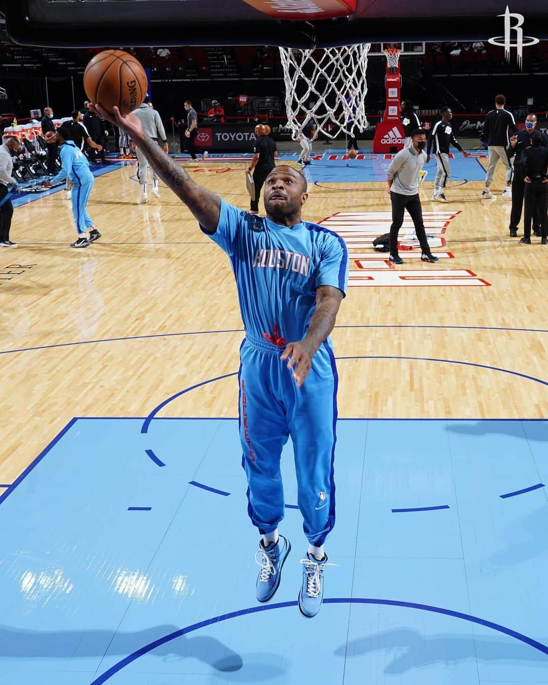 ヒューストン・ロケッツさんのインスタグラム写真 - (ヒューストン・ロケッツInstagram)「Blue Uniforms So Cold 🥶」1月13日 10時22分 - houstonrockets