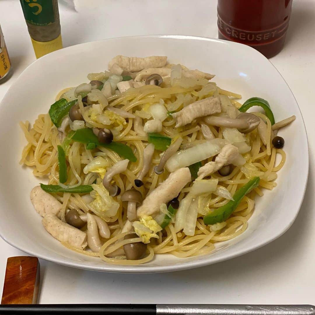 乃下未帆のインスタグラム：「鶏肉としめじと玉ねぎとピーマンの #パスタ  #シンクでごはん」