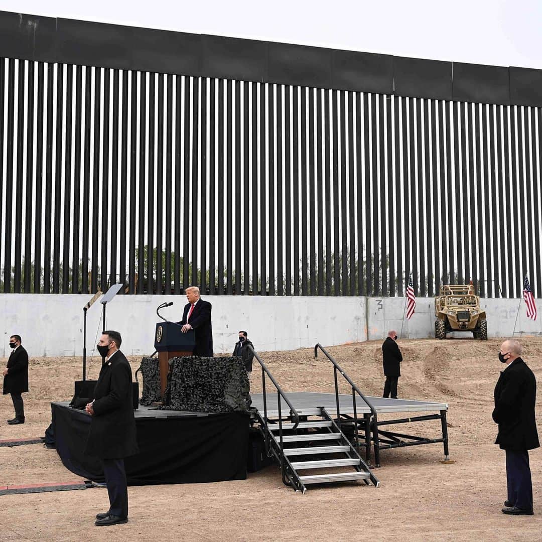 TIME Magazineさんのインスタグラム写真 - (TIME MagazineInstagram)「President Trump speaks after touring a section of the border wall in Alamo, Texas, on Jan. 12. The visit is Trump’s first public appearance since rioters stormed the U.S. Capitol at his behest on Jan. 6, and it will be the President’s last visit to the wall that was a cornerstone of his immigration policy before he leaves office, writes Jasmine Aguilera. Although Trump campaigned on a promise to build a wall along the entire 800 miles of U.S.-Mexico border during his first term in office, he has not made good on that promise. As of Jan. 4, the federal government has designated $15 billion towards constructing the wall, but only 47 miles of wall have been built where no barrier previously existed, according to U.S. Customs and Border Protection. Trump has, however, succeeded in transforming physical border security—an issue that once earned bipartisan support—into a third rail political issue. Read more at the link in bio. Photograph by @mandelngan—@afpphoto/@gettyimages」1月13日 10時29分 - time