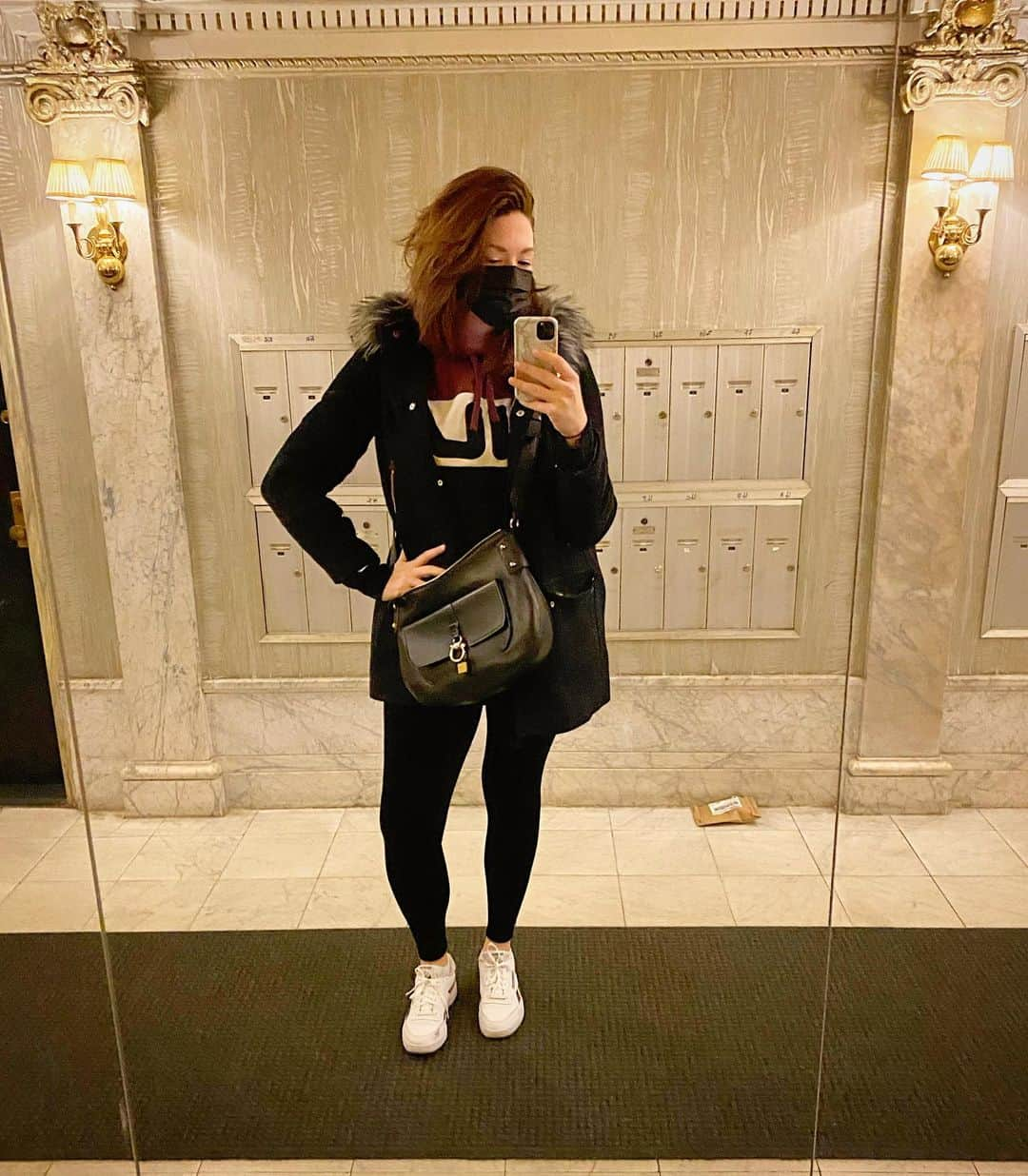 ミッチェル・コリンズさんのインスタグラム写真 - (ミッチェル・コリンズInstagram)「I wasn’t fully back in New York City until this LOBBY PIC!!!!!! #pretenditsalobby」1月13日 10時48分 - michcoll