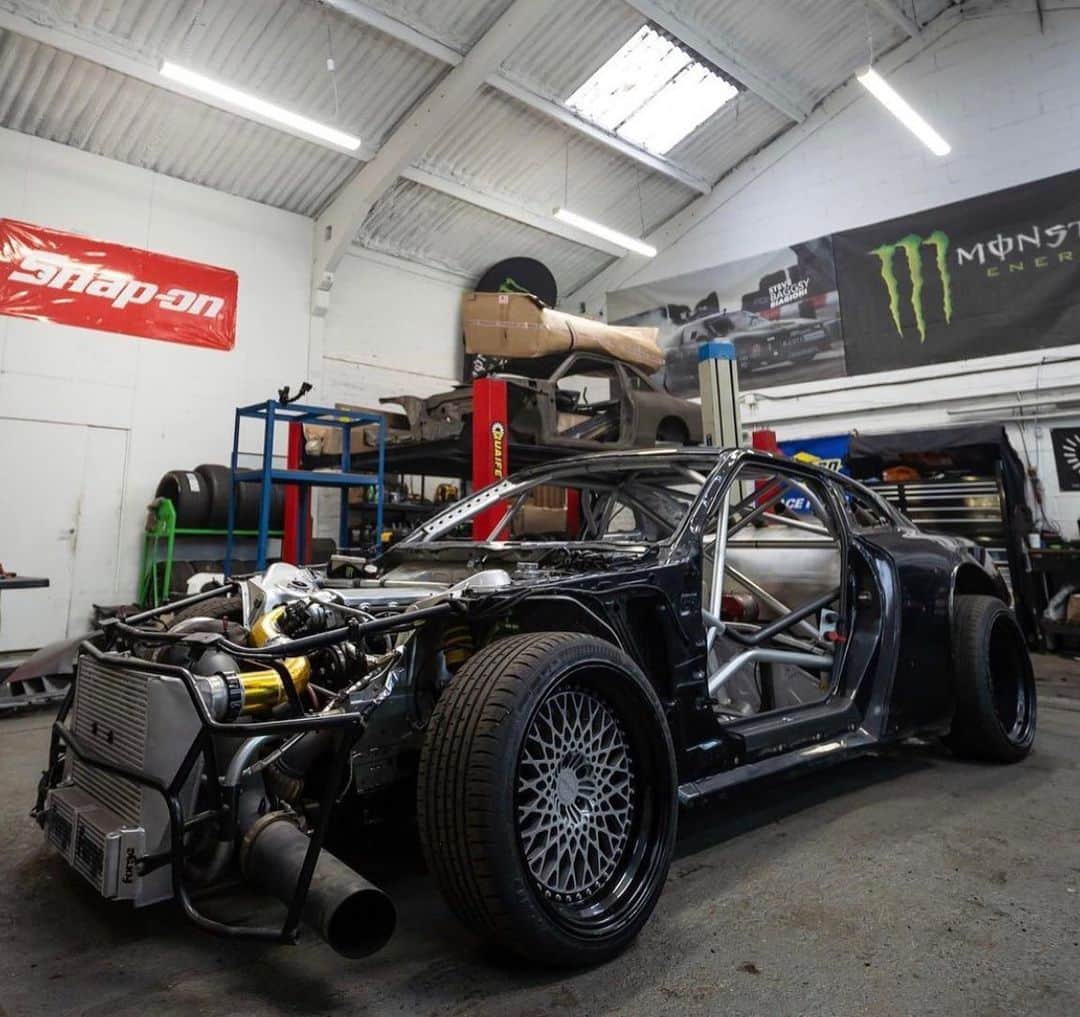 Wataru Katoさんのインスタグラム写真 - (Wataru KatoInstagram)「LibertyWalk x @baggsyboyuk  Build new looks GTR again!! Looking forward to seeing the new car at @fosgoodwood 2021 !! Stay tune & make something special!! We are excited to work the project with @baggsyboyuk !!」1月13日 10時45分 - libertywalkkato