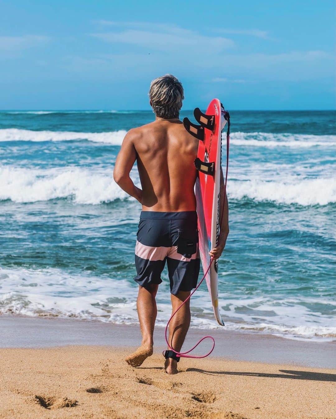 五十嵐カノアのインスタグラム：「Everyday is a new opportunity to get better. Whether you want to be a better parent, friend, student or just simply a better person. Go after it 😤 I’m working on my game in the ocean for now ✌🏽 @badboyryry_」