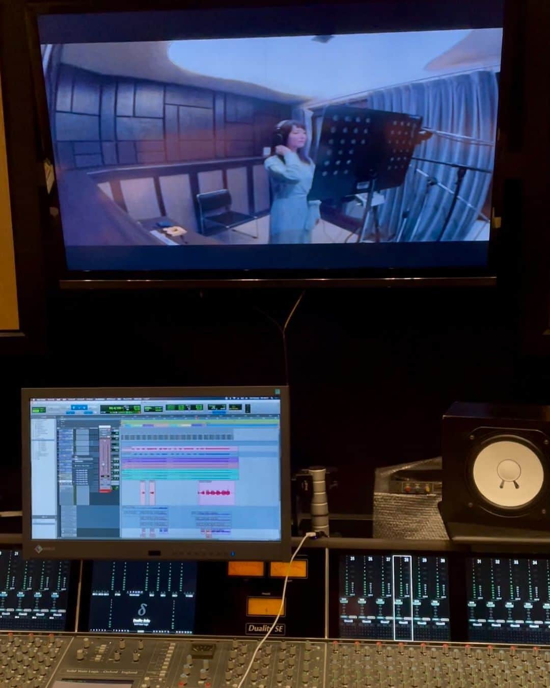YUKA のインスタグラム：「昨日はとあるレコーディングでした♡ 久しぶりにスタジオで歌えて胸が高鳴った〜❣️✨✨🕊」