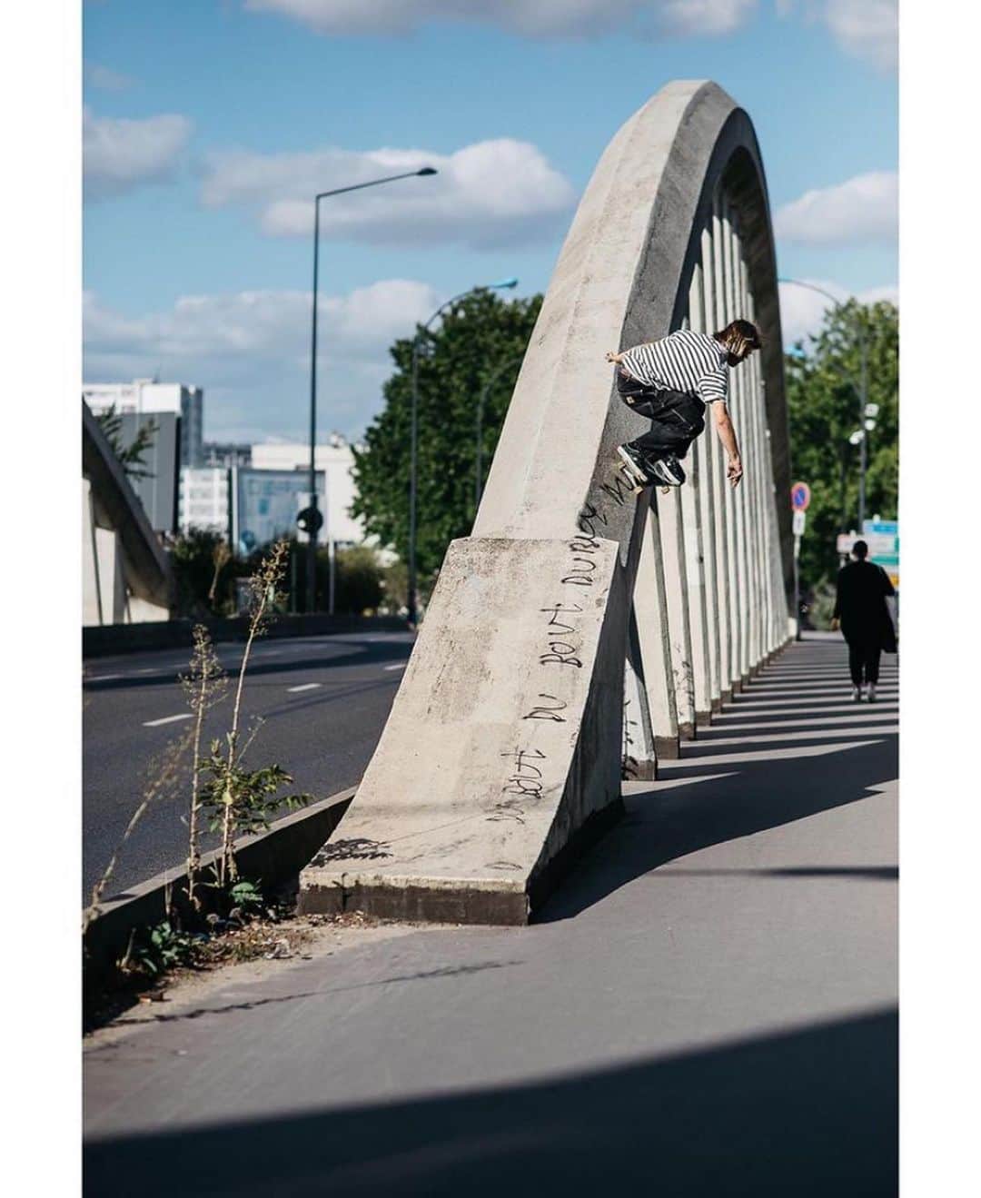 カーハートのインスタグラム：「Couple shots from @soloskatemag # 40 featuring our skate team in Paris working on our full length video. Pictures by @legallout   #carharttwip #carharttwipskateboarding」