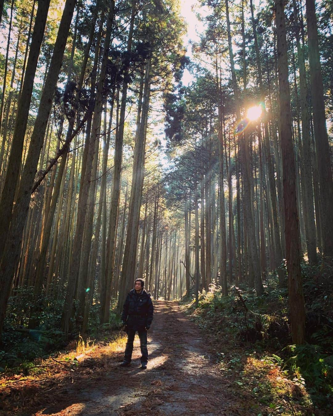 藤岡弘、さんのインスタグラム写真 - (藤岡弘、Instagram)「☆☆   撮影中の静けさ  #藤岡弘 #山　#光　#撮影中　#hiroshifujioka #澄んだ空気」1月13日 11時00分 - hiroshi_fujioka_official