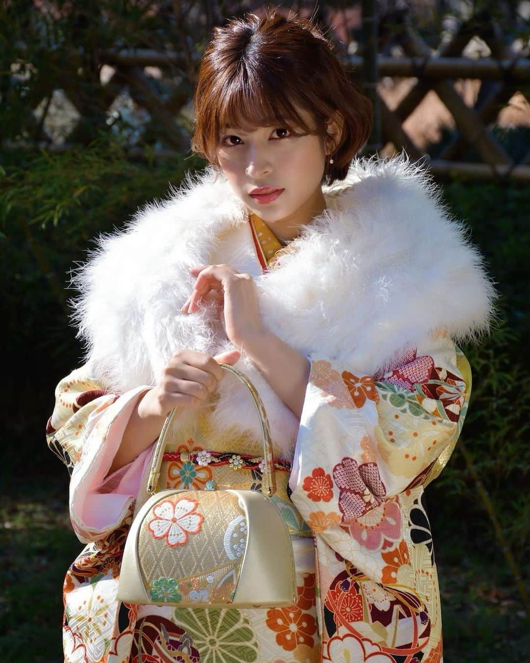 藤井マリーさんのインスタグラム写真 - (藤井マリーInstagram)「振袖👘  #撮影 #撮影会 #写真  #japanese  #japanesegirl #成人の日 #和服 #自然光 #野外   定期プロフィール🥀  #くびれ 55cm #おしり 1m #砂時計くびれ  #レースクイーン #グラビアアイドル #talent #mixgirl  #骨格ストレート #トレーニング女子 元 #美容部員 #茶髪ショート #日焼け肌 #ショートカット」1月13日 11時13分 - fujimary_6