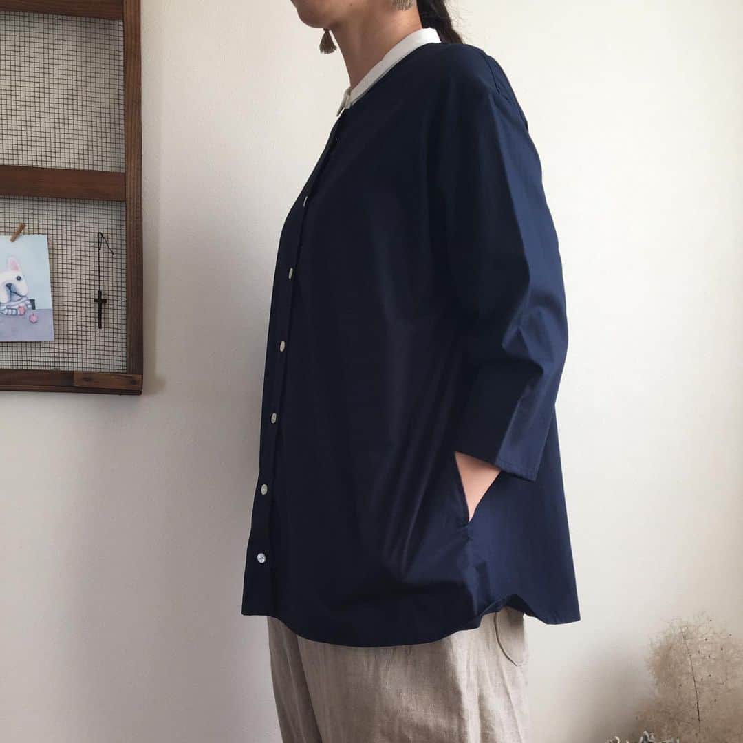 TRUNKさんのインスタグラム写真 - (TRUNKInstagram)「@kosato_san   kosatofukuさんの フランネルチェックのパネルラインワンピース。  ¥16000  フランネルの柔らかい生地が寒い季節に暖かく可愛く着ていただけるワンピースです。デザインがスッキリしているので、重たくならず柔らかな印象です。  写真４枚目からは 小さな襟のコットンブラウス ¥11000  オフ、ネイビー  サイドにポケットがあり、面白いデザインのブラウスです。 小さな襟がかわいくて、スッキリとした印象です。  上にセーターなどを着ていただき小さな襟を出していただくのもかわいいかもしれません^ ^  通販対応していますので気になるものがございましたらお気軽にお問い合わせください^_^  #宮島#広島#TRUNK#trunk宮島 #大人服」1月13日 11時06分 - trunk2007
