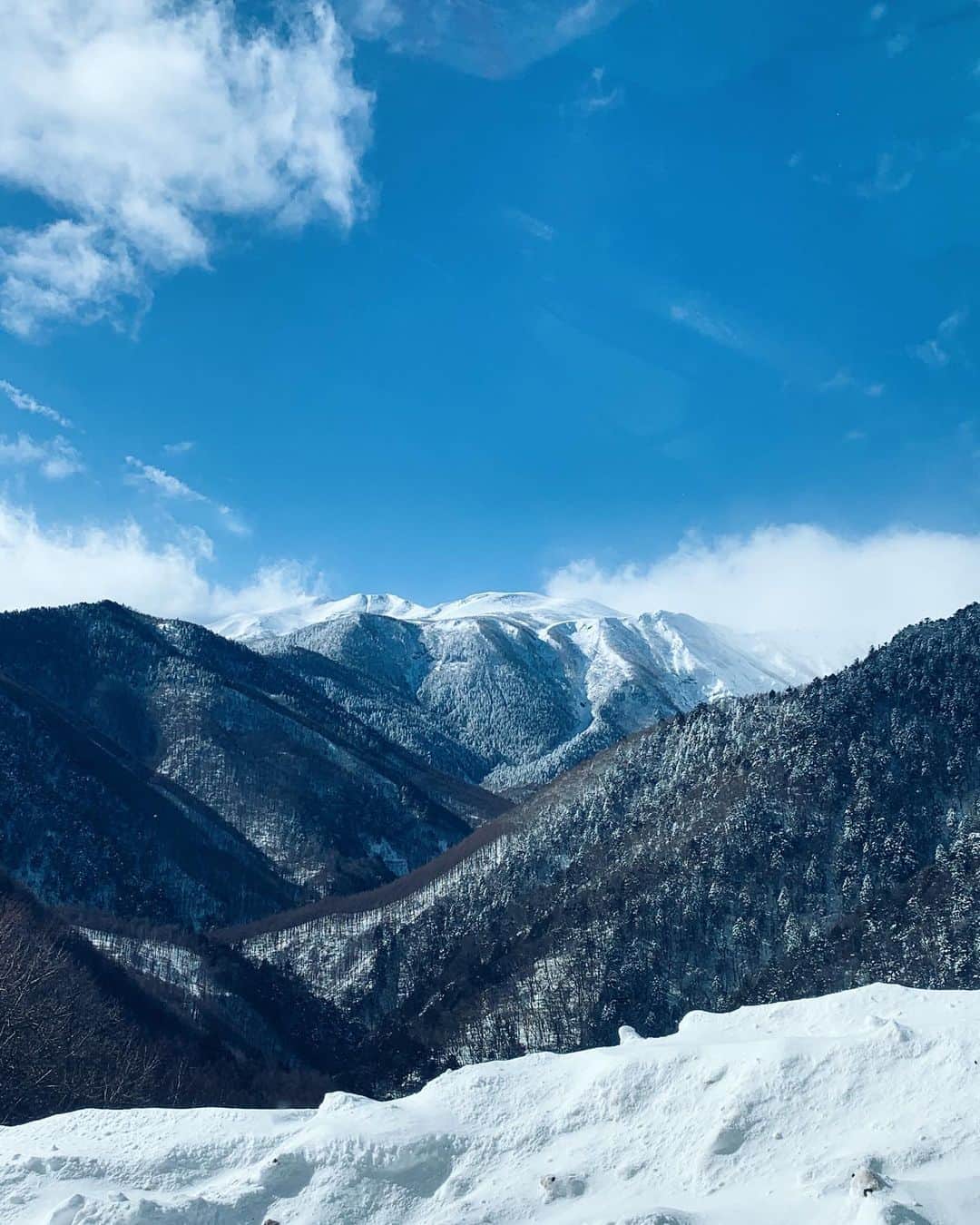 黒木桃子のインスタグラム：「🏔☀️✨👏  #雪山 美しい〜」
