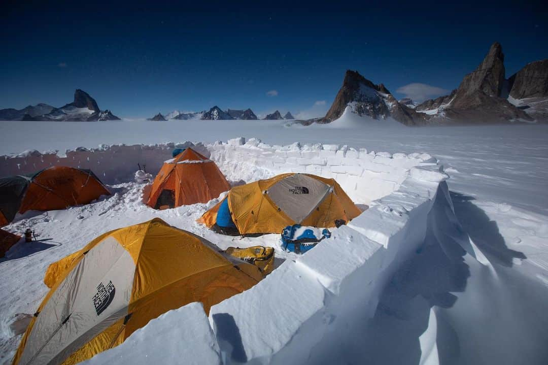 Cory Richardsさんのインスタグラム写真 - (Cory RichardsInstagram)「Fort building: Antarctica style」1月13日 2時28分 - coryrichards