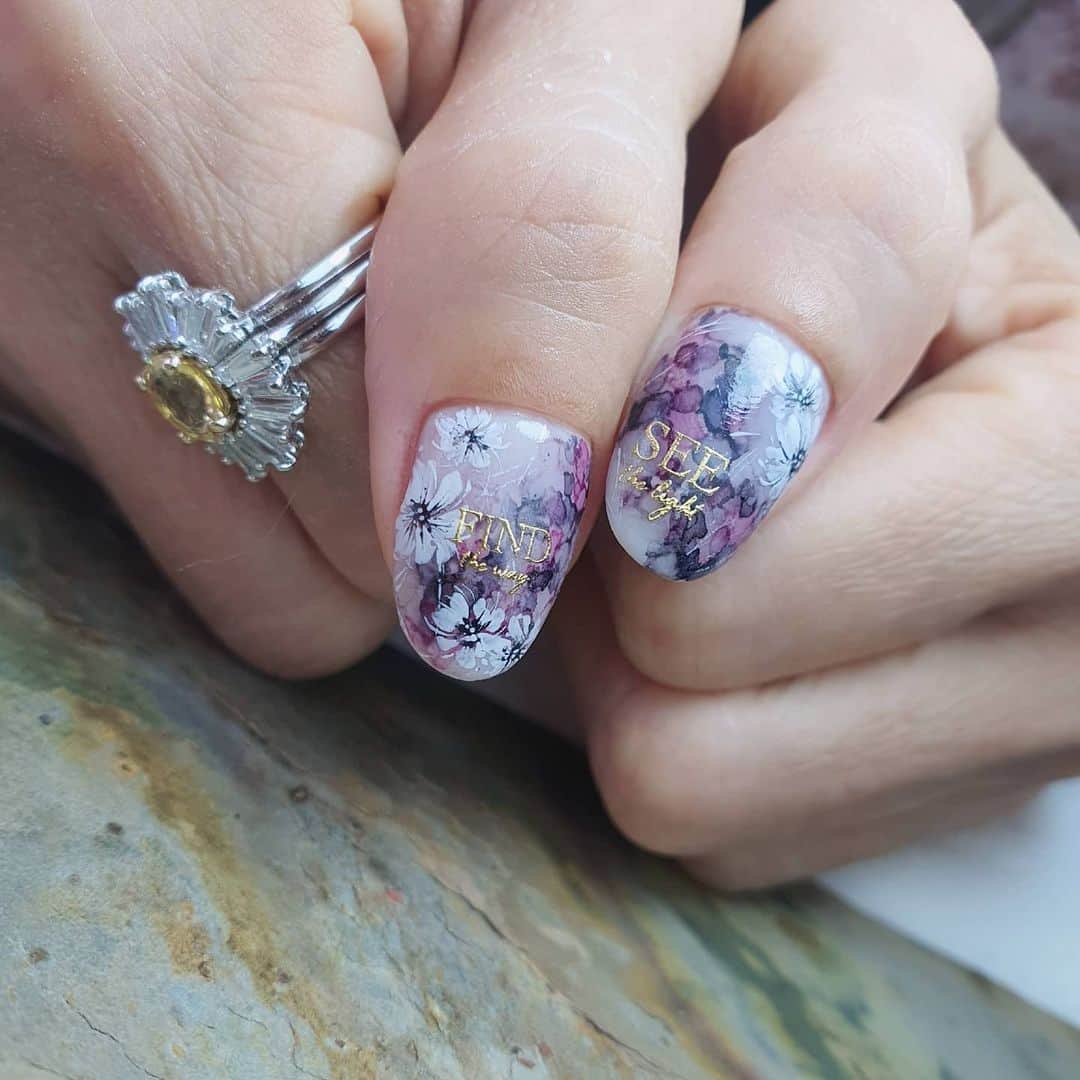 Yingのインスタグラム：「I used PREGEL MUSE S341 for the sheer purple base, PREGEL Base White and White for the marble, @ruyiya_singapore alcohol inks for the abstract background, and PREGEL Art Liner in Black and White for the florals. Also used Kimagure sticker in PS-032 for the gold words. Items can be purchased at @nailwonderlandsg 🤗 . . . 🛒 www.nailwonderland.com⁣⁣ 📍20A Penhas Road, Singapore 208184⁣⁣ (5 minutes walk from Lavender MRT)⁣⁣ .  I am currently only able to take bookings from my existing pool of customers. If I have slots available for new customers, I will post them on my IG stories. Thank you to everyone who likes my work 🙏 if you need your nails done, please consider booking other artists at @thenailartelier instead ❤  #ネイルデザイン  #ネイルアート #ネイル #ジェルネイル #nailart #네일아트 #pregel #プリジェル #nails #gelnails #sgnails」