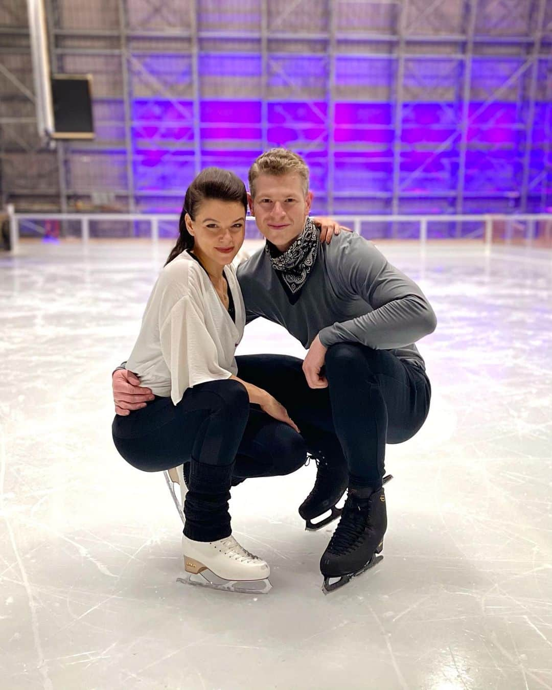 ハミッシュ・ゲイマンさんのインスタグラム写真 - (ハミッシュ・ゲイマンInstagram)「5 days to go until the first @dancingonice show 🤩 @faye_brookes and I are having a blast together during training, Faye even invented a new way to skate. Swipe to see the video 😂 What do you think we should call it?  #teamfaymish #dancingonice #teamcoachhamish」1月13日 2時59分 - hamishgaman