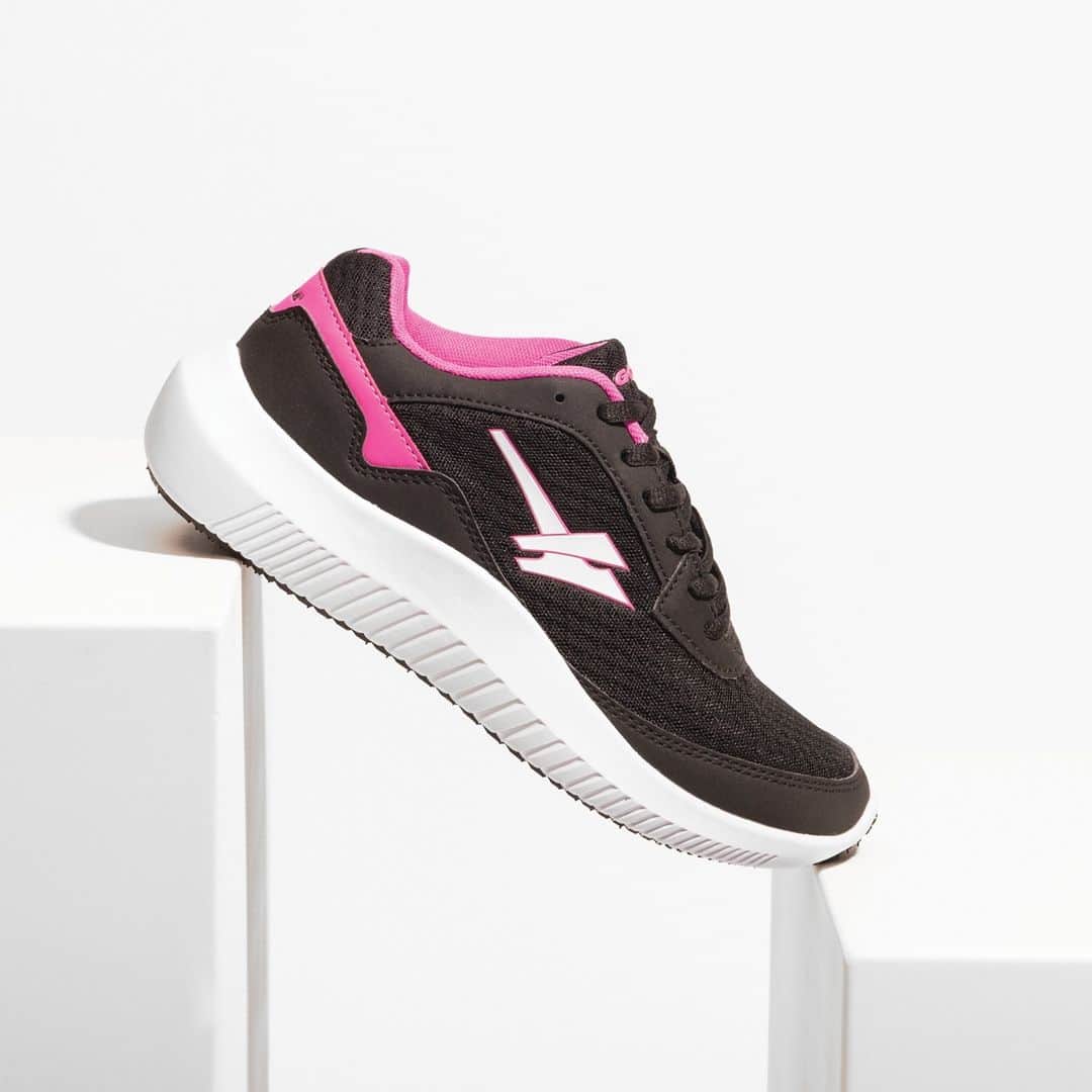 ゴーラのインスタグラム：「In need of some new running trainers to keep to your New Year work out promise?  Check our Gola Wexford in our sale」