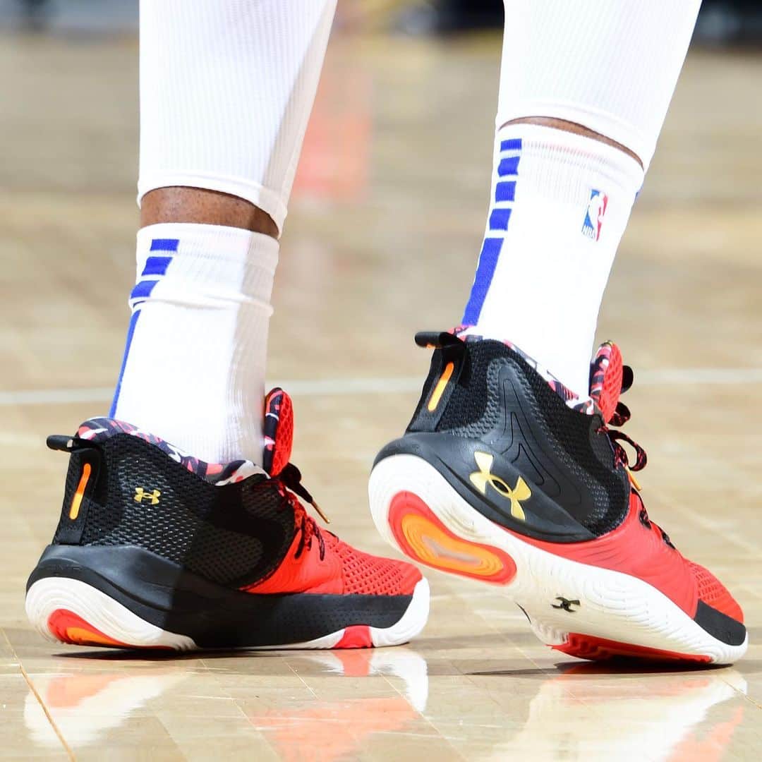 Under Armour Basketballさんのインスタグラム写真 - (Under Armour BasketballInstagram)「Basketball has taken @JoelEmbiid all around the 🌎. From 🇨🇲 ➡️ 🇺🇸 ➡️ 🇨🇳. Celebrate the New Year with the #EmbiidOne “CNY” - Available now through the link in bio.」1月13日 3時01分 - uabasketball