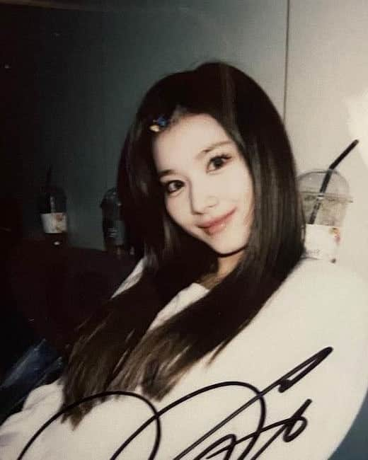 サナさんのインスタグラム写真 - (サナInstagram)「Sana polaroid👀 Uhm Goodnight!💤💤 ーーーーーーーーーー Follow > @sana.twice.kr < . @twicetagram #TWICE#트와이스#ONCE#Sana#사나 #Nayeon#나연#Jeongyeon#정연#Momo#모모#Jihyo#지효#Mina#미나#Dahyun#다현#Chaeyoung#채영#Tzuyu#쯔위」1月13日 3時07分 - sana.twice.kr