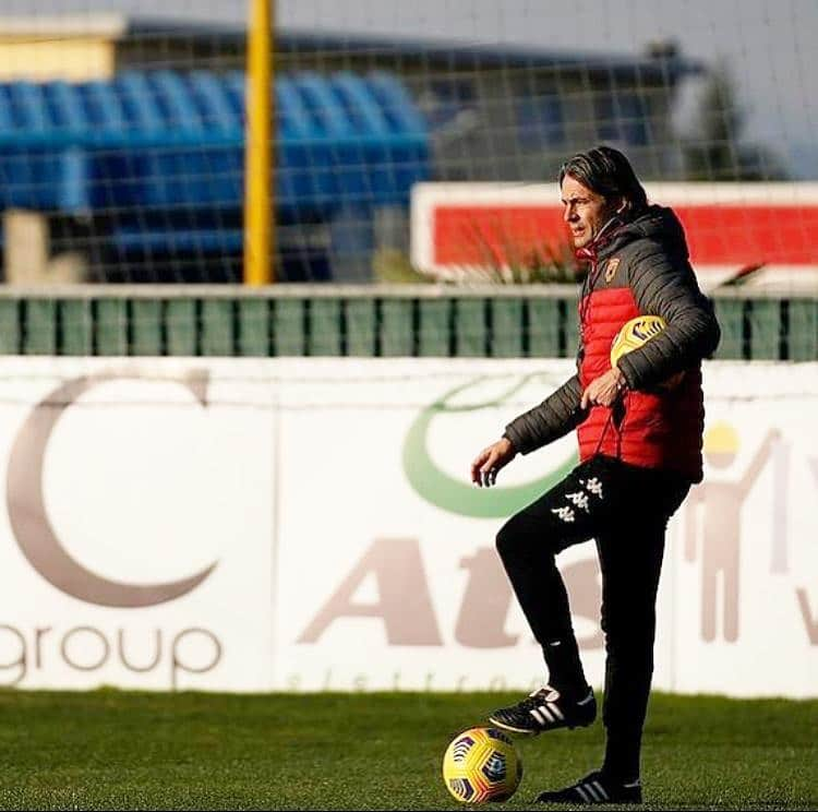 フィリッポ・インザーギさんのインスタグラム写真 - (フィリッポ・インザーギInstagram)「Preparando la trasferta di Crotone 🔜 #CrotoneBenevento @seriea @beneventocalcioofficial #ForzaStrega 💛❤️」1月13日 3時07分 - pippoinzaghi