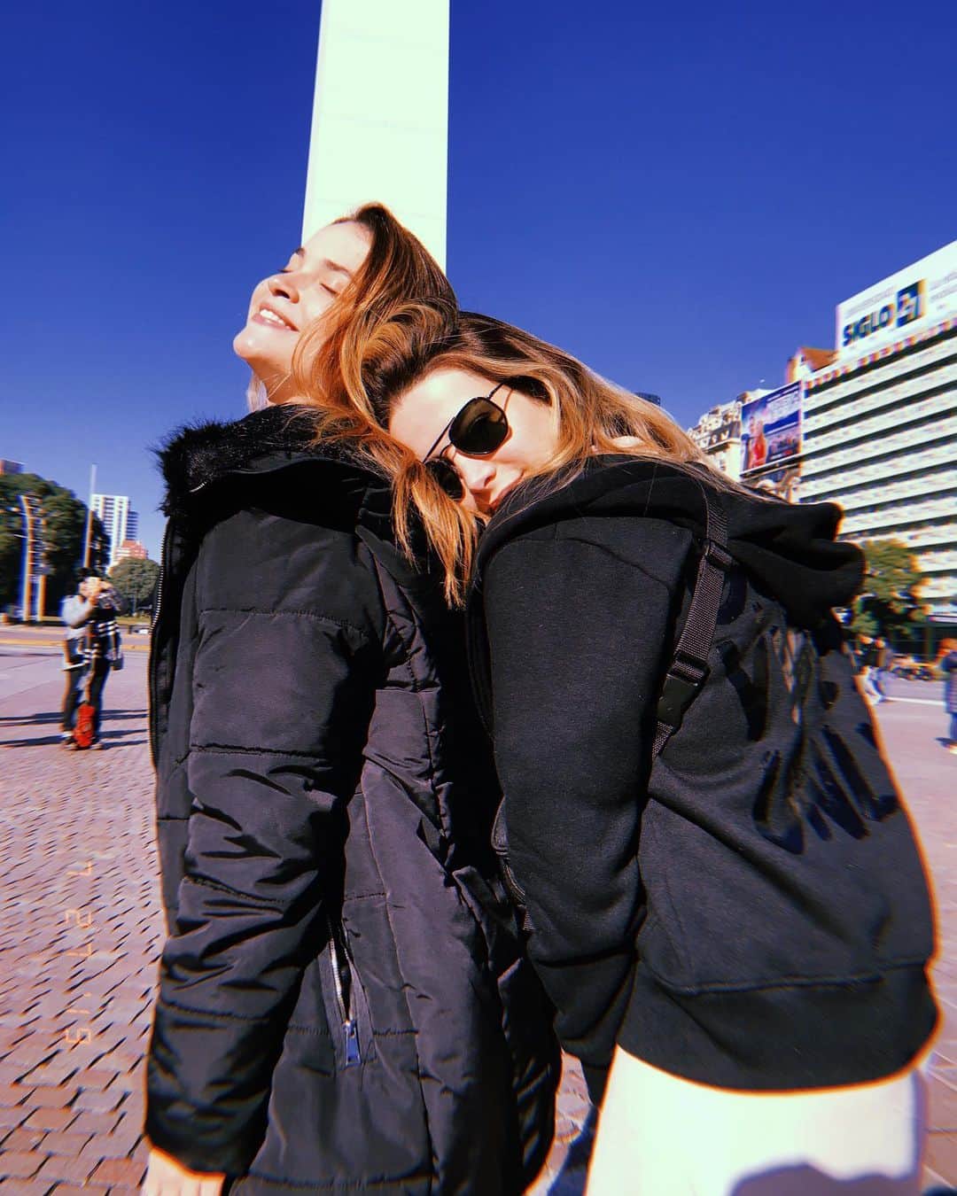 ライサ・チャダッドさんのインスタグラム写真 - (ライサ・チャダッドInstagram)「hoje é o dia dela: amiga, gêmea, mãe, companheira e confidente 🥰 Bruna é uma pessoa alegre, divertida e muito alto astral, alguém que entrou pra fazer parte da minha vida de uma forma muito especial. @eibrunagomes eu te desejo muitas felicidades, paz, amor, sucesso e que Deus te abençoe sempre!!!  amo vc!!! ❤️」1月13日 3時08分 - raissachaddad