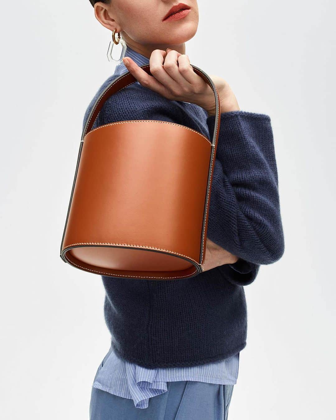 The Outnetのインスタグラム：「If you haven't hopped on the bucket bag bandwagon yet, this @staud.clothing version is about to change all that.  Shop all your favorite Instagram looks, just visit the link in bio」