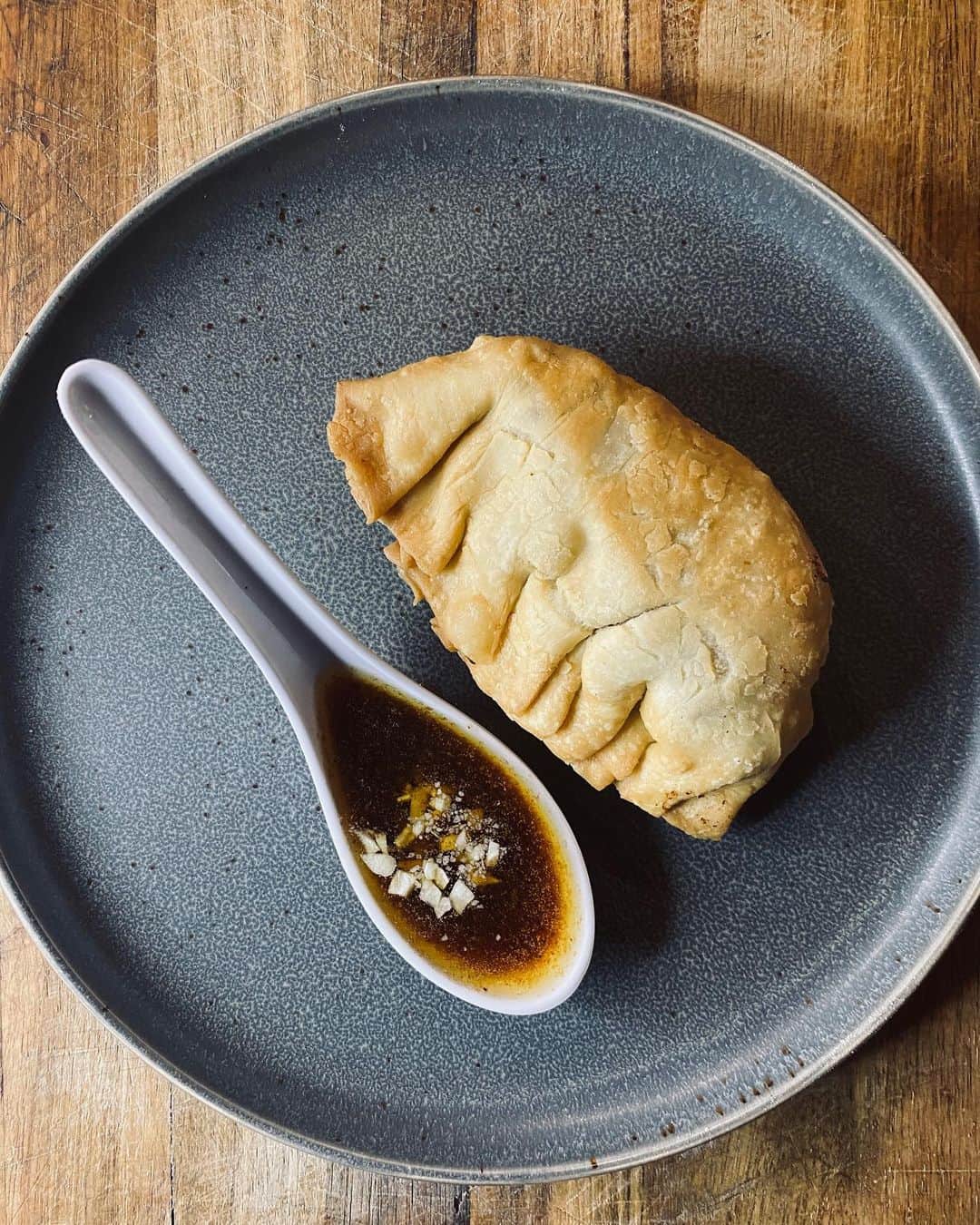 ケリスのインスタグラム：「Pastalitos , gyoza, pierogi, Simosa , empanadas . you get the idea every culture has one . What do you call your dough with delicious goodness inside ? Garlic chili sauce on the side Gold Mine sauce bundle #2 it's soooooo good ! Bountyandfull.com」