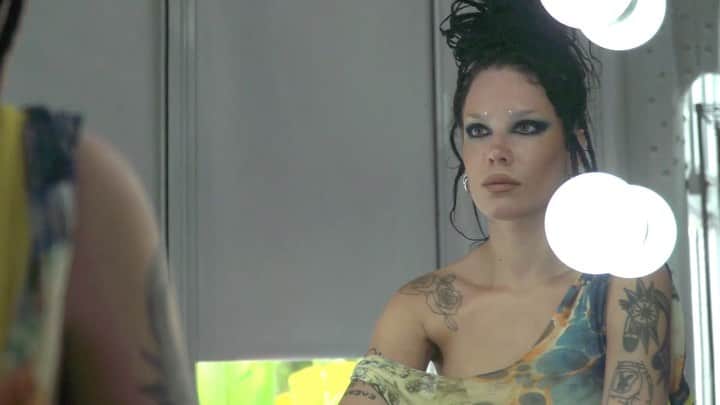Halseyのインスタグラム：「@aboutfacebeauty behind the scenes ✨📹: @markshami」