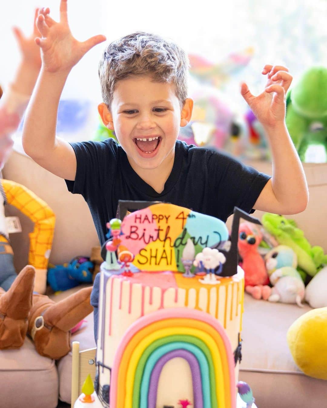 Peta Murgatroydのインスタグラム：「🌈Happy (belated) 4th Birthday to my one and only 🌈 Please stop growing up 😭...a phrase my mother would say to me every birthday. Only now do I understand her pain and utter joy at the same time.   I want to say a huge THANK YOU to @sweetdreamsbakeryoc for creating such an incredible Trolls World Tour cake for Shai. He was thrilled to see it and dig in to the 🌈 inside. Thank you, you made his birthday that much more special. XO」