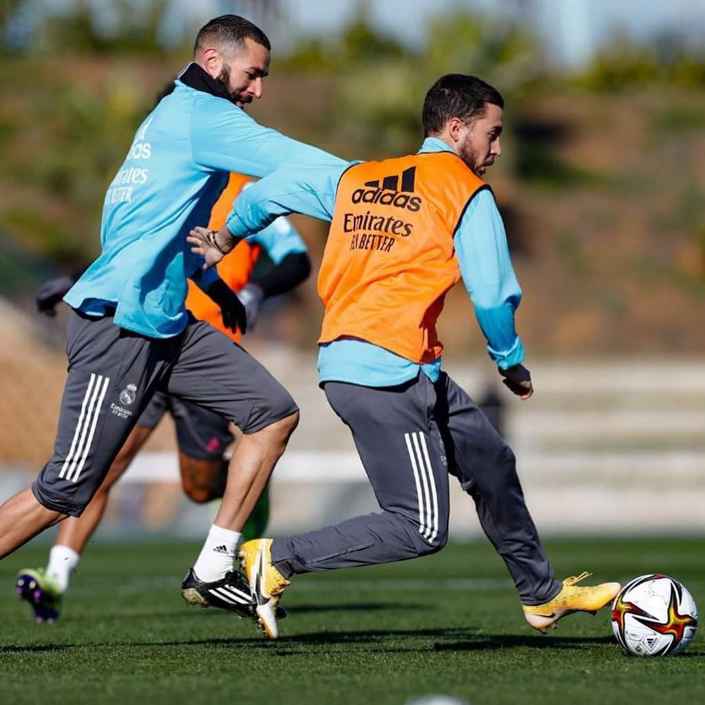 エデン・アザールさんのインスタグラム写真 - (エデン・アザールInstagram)「Training in Malaga #rmsupercopa #halamadrid」1月13日 3時40分 - hazardeden_10