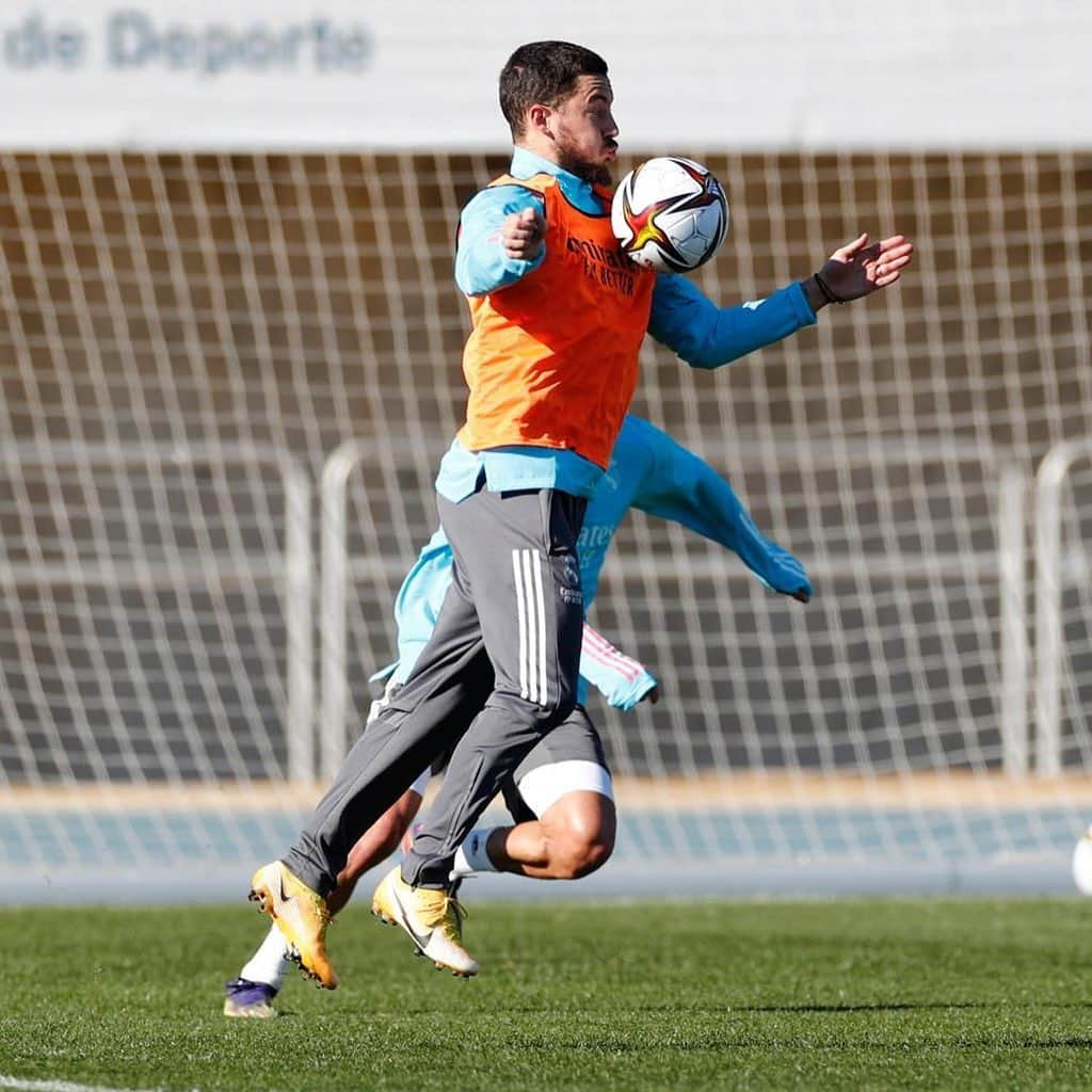 エデン・アザールさんのインスタグラム写真 - (エデン・アザールInstagram)「Training in Malaga #rmsupercopa #halamadrid」1月13日 3時40分 - hazardeden_10