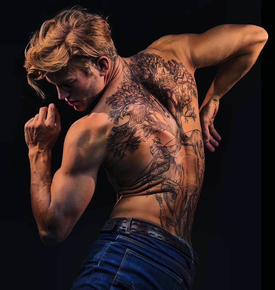 セバスティアン・ソーブのインスタグラム：「Hot dayum! This is how you fashion fo sho! Or? Master of photography @joshbrandao」