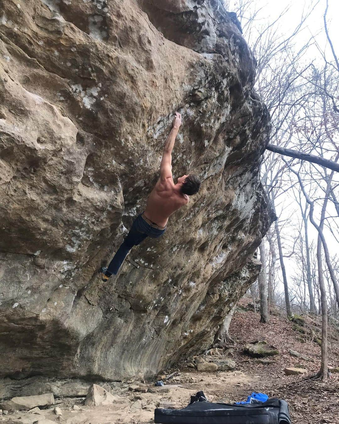 ミーガン・マスカリーナスさんのインスタグラム写真 - (ミーガン・マスカリーナスInstagram)「Life is good. I am grateful for adventures like this! 🤍 . . . #bouldering #outdoors #adventure #climbing #freshair #happy」1月13日 3時54分 - mjclimbinginthesnow