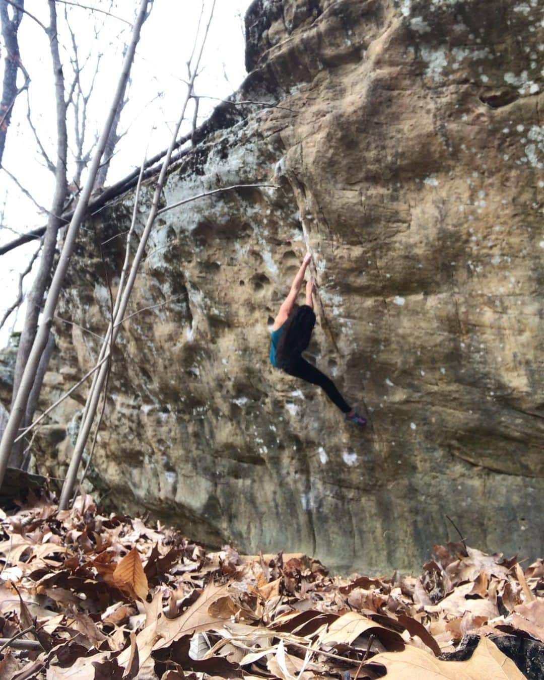 ミーガン・マスカリーナスのインスタグラム：「Life is good. I am grateful for adventures like this! 🤍 . . . #bouldering #outdoors #adventure #climbing #freshair #happy」