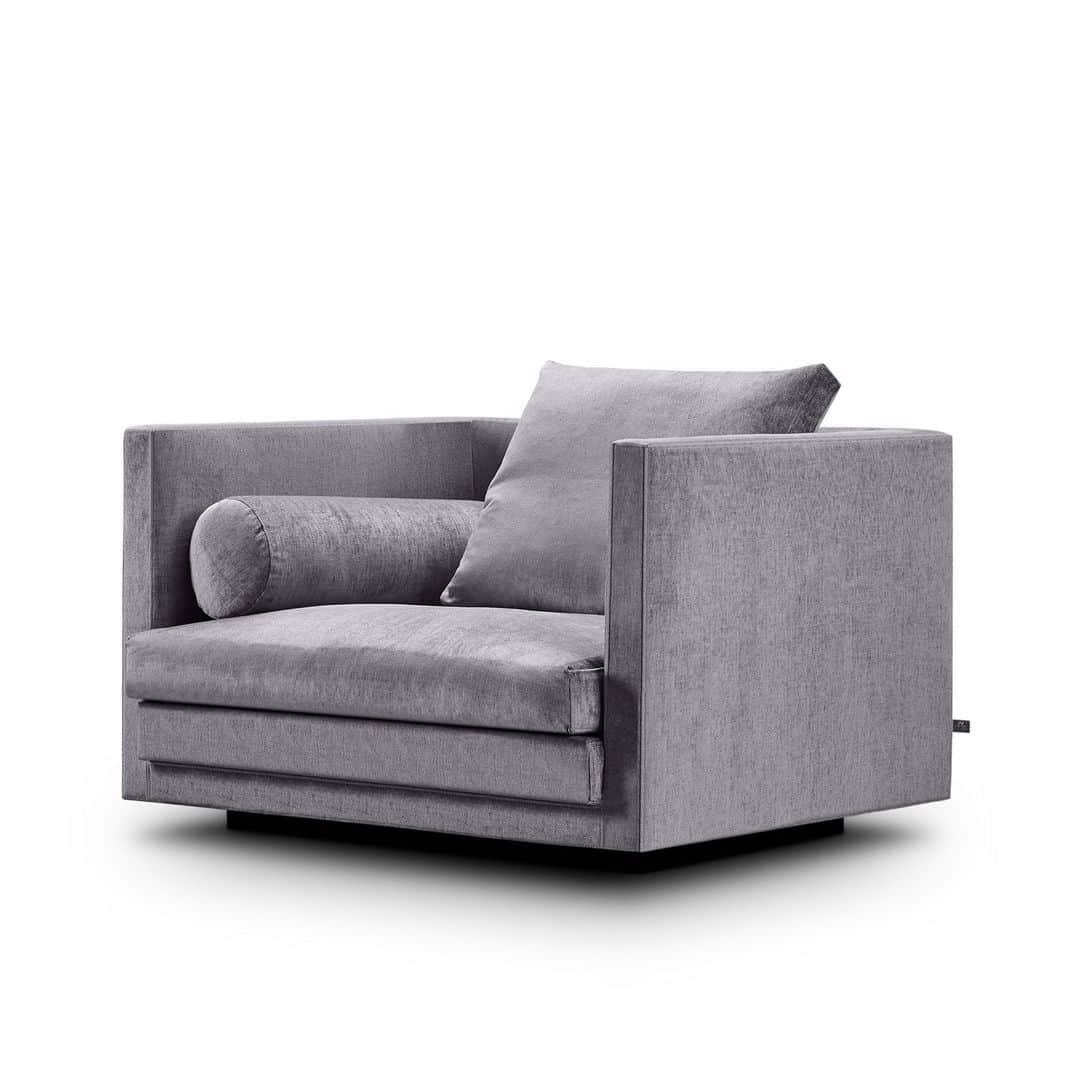 eilersenさんのインスタグラム写真 - (eilersenInstagram)「You can't fit 2 enormous Cocoon sofa in your living room? No problem! Enjoy the same comfort level in Cocoon chair!⁠ •⁠ •⁠ •⁠ #eilersen #cocoon #eilersenfurniture #myeilersen #interiordesign #homedecor #sofa #danishdesign #inredning #finahem #interiorlovers #interiordesign #modernliving #minimalism #nordiskehjem #nordicinspiration #nordicliving #craftsmanship #luxurylifestyle #boligindretning #designinterior #livingroominspo #boliginspiration #softminimalism #hemindredning #schönerwohnen #nordicminimalism」1月13日 4時02分 - eilersen