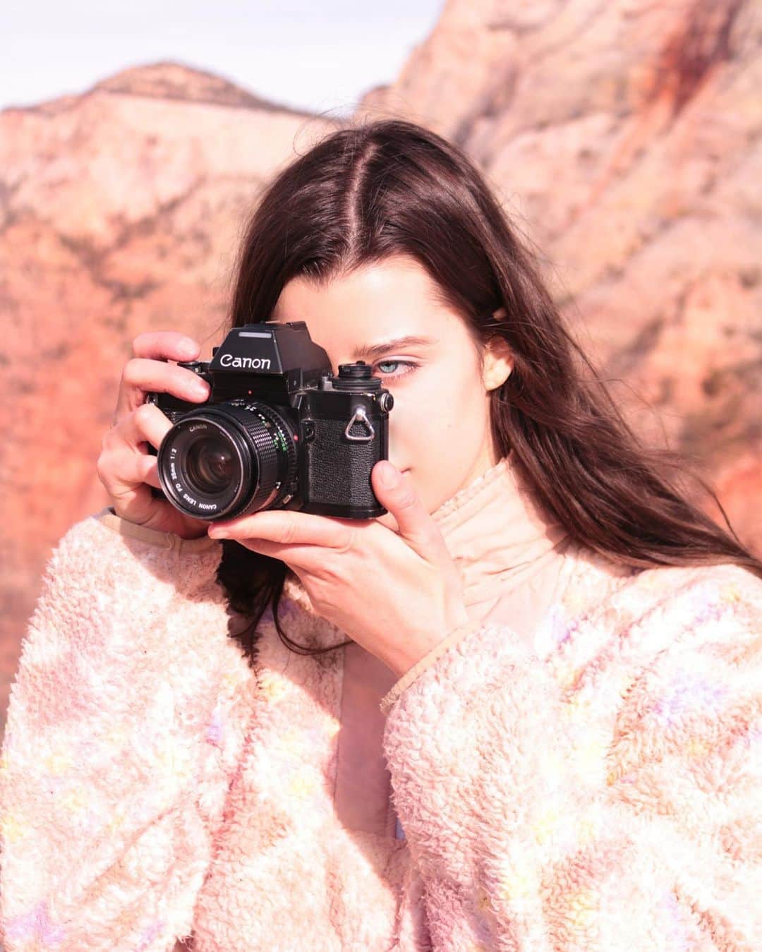 Sarahさんのインスタグラム写真 - (SarahInstagram)「I was craving orange 🦧 we came to the conclusion that Zion was a training ground for gods to learn how to fly and battle without disrupting the world beyond.」1月13日 4時08分 - krotchy