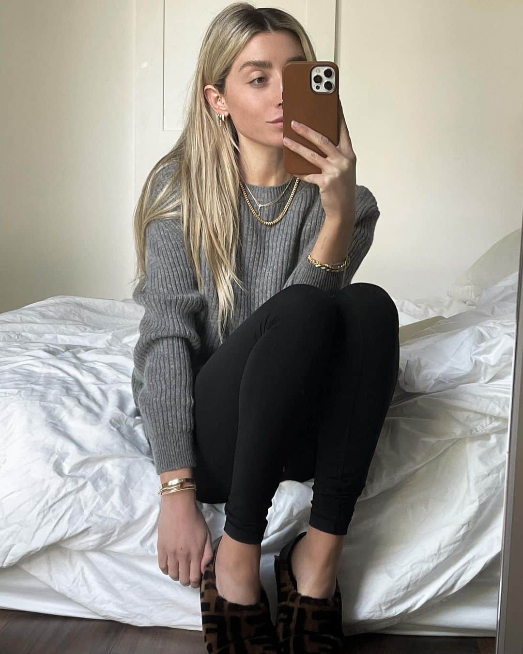 Lauren Elizabethさんのインスタグラム写真 - (Lauren ElizabethInstagram)「one day I’ll use the self timer i swear 🥶」1月13日 4時08分 - laurenelizabeth