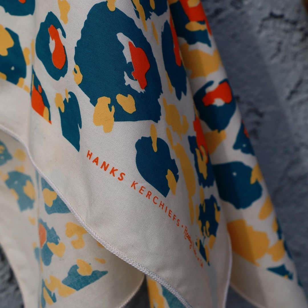 コリン・ハンクスさんのインスタグラム写真 - (コリン・ハンクスInstagram)「New Year, New Kerchiefs. Introducing the Jayme and Pixie kerchiefs. Our latest additions to the @hankskerchiefs fold. Available now on our website. Hankskerchiefs.com #readymade #beready #hankskerchiefs #hanks #notabandana」1月13日 4時08分 - colinhanks