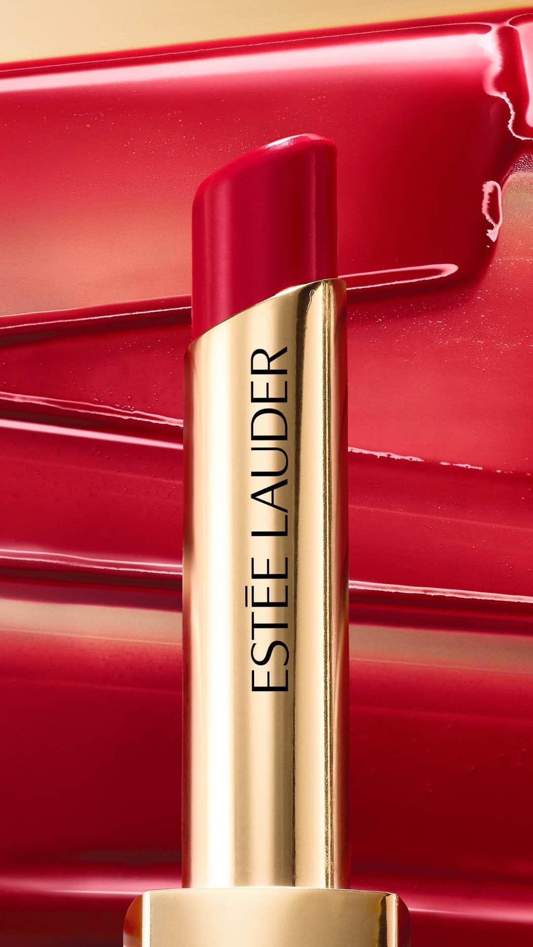 エスティローダーのインスタグラム：「Get your lip looks on lock with NEW #PureColor Illuminating Shine #Lipstick! Blot and blend for a sheer sexy pout or swipe on for bold, gorgeous shine. 💋 Either way, this NEW hyaluronic acid-infused lipstick gives your lips next-level comfort and luminosity – tap to shop now. #CaptivateTheWorld  (Features Pure Color Illuminating Shine in Unpredictable 914)」
