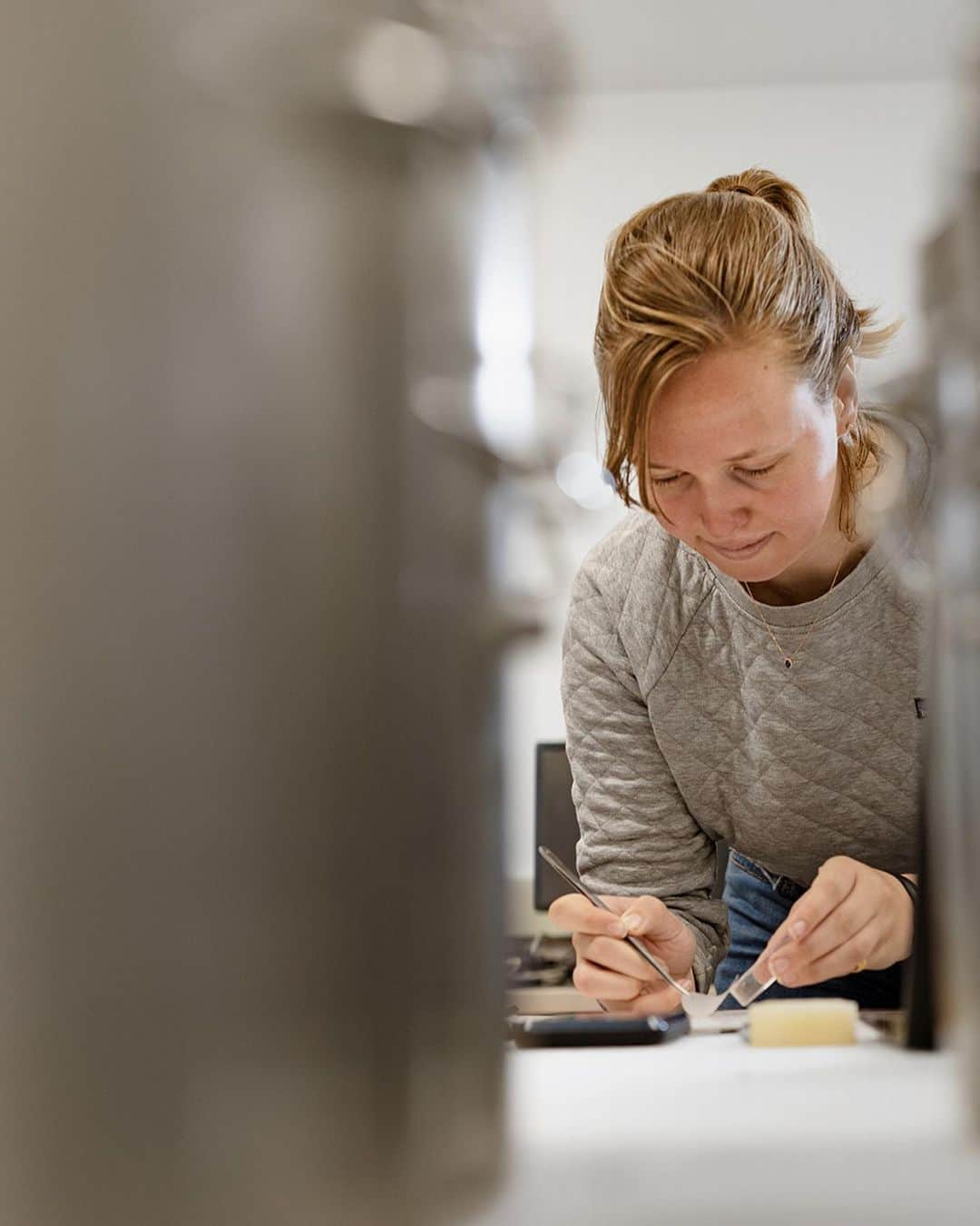 patagoniaさんのインスタグラム写真 - (patagoniaInstagram)「Katie Johnson is one of more than 20 scientists and engineers at Patagonia who are using data to develop, test and improve the materials and technologies we use to make our products. We rely on science to find the best-performing fabrics for our technical gear and also to reduce our ecological footprint. We’re using data from the lab and the field not only to clean up our act but also to find solutions that can improve the global clothing industry. ⁠⠀ ⁠⠀ Read “Trust the Scientists” through the link in bio.⁠⠀ ⁠⠀ Words: Madalina Preda / @madalinampreda ⁠⠀ Photo: Tim Davis / @_timdavis_」1月13日 4時23分 - patagonia