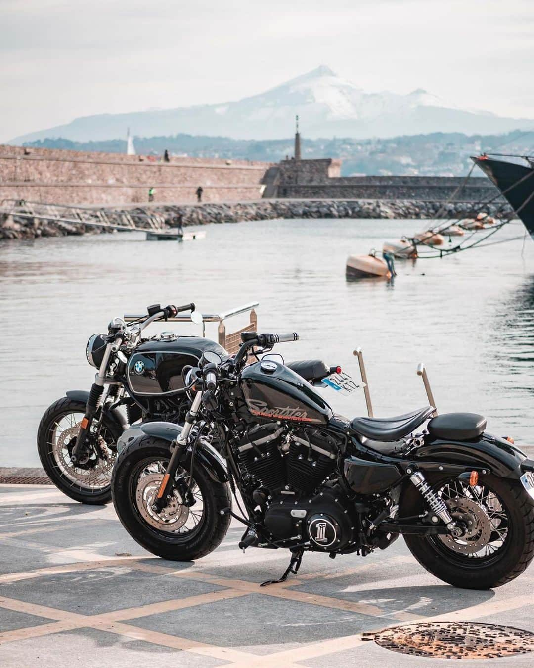 epidemic_motorsさんのインスタグラム写真 - (epidemic_motorsInstagram)「Black Power @guille.v7   BMW & HD. R NineT & Forty-Eight. — Photo: @angelcallebungato @nikoneurope — #makelifearide#rninet#bmwmotorcycles#soulfuel#bmwmotorrad#bmwmotorcycle#bmwrninetworldwide#rninetscrambler#bmwscrambler#bmwcaferacer#bmwrninet#caferacer#kaferacers#caferacerxxx#caferacergram#caferacerporn#caferacersofinstagram#caferacerculture#caferacerworld#motorcyclegear#streetcaferacers#bmwr100#bmw100#harleydavidson#harleydavidsonmotorcycles#hdsportster#fortyeight#sportstersquad#harleydavidsonsportster」1月13日 4時23分 - epidemic_motors